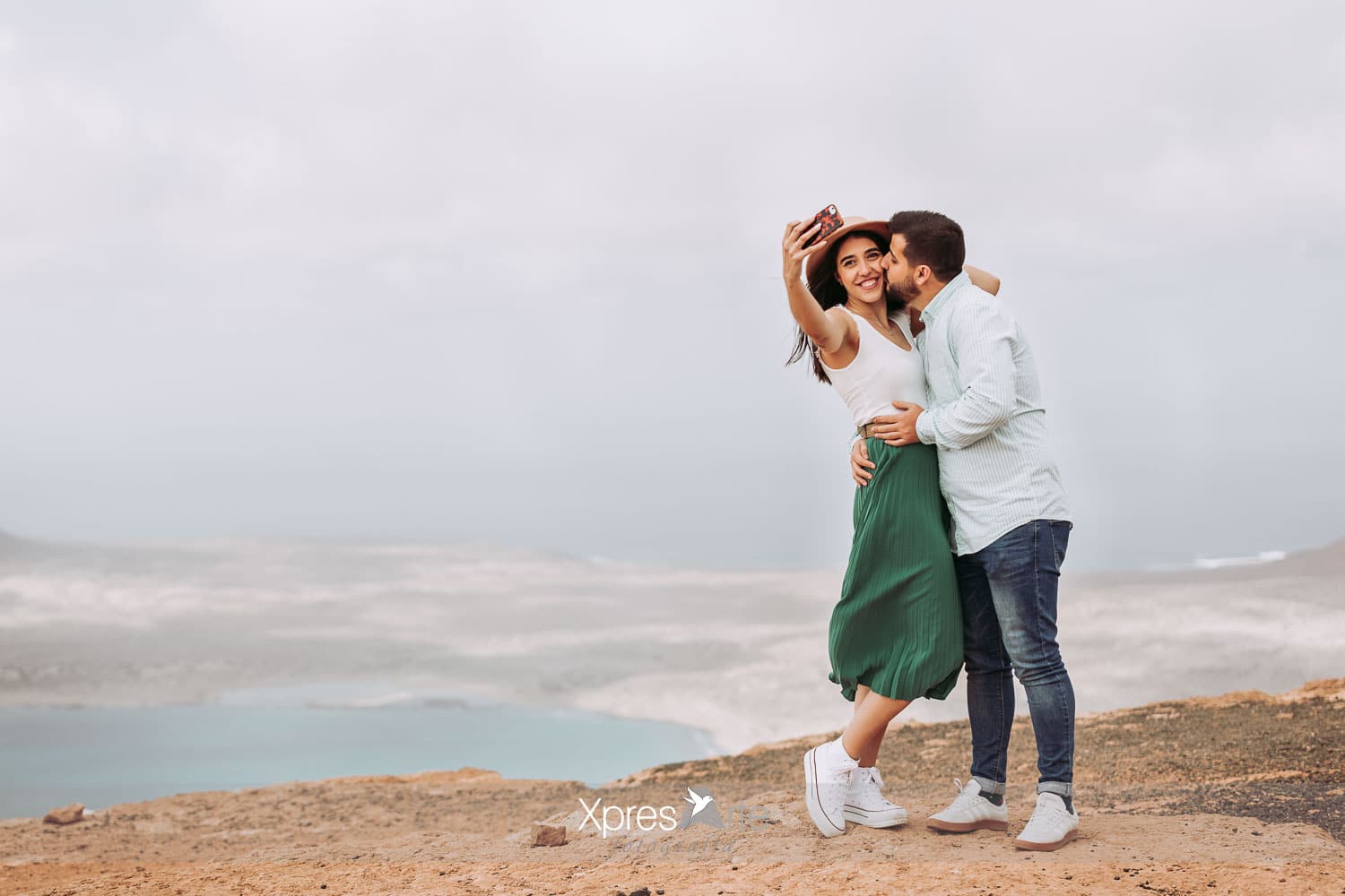 pareja de novios romantica