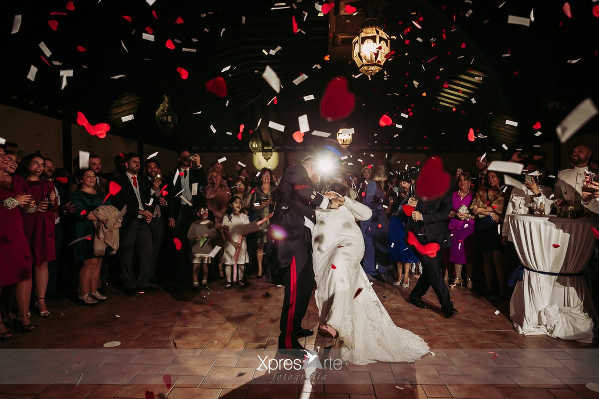 Confeti baile de los novios en la boda