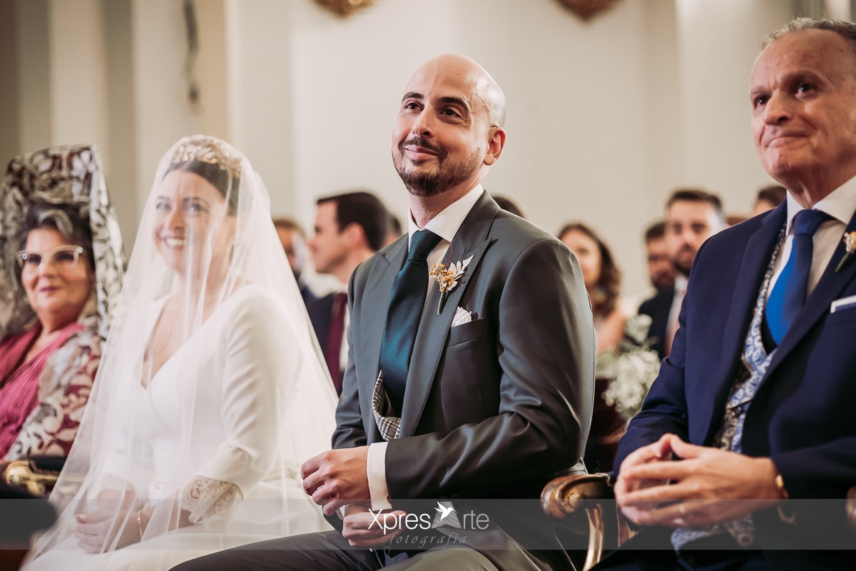 novios en el altar