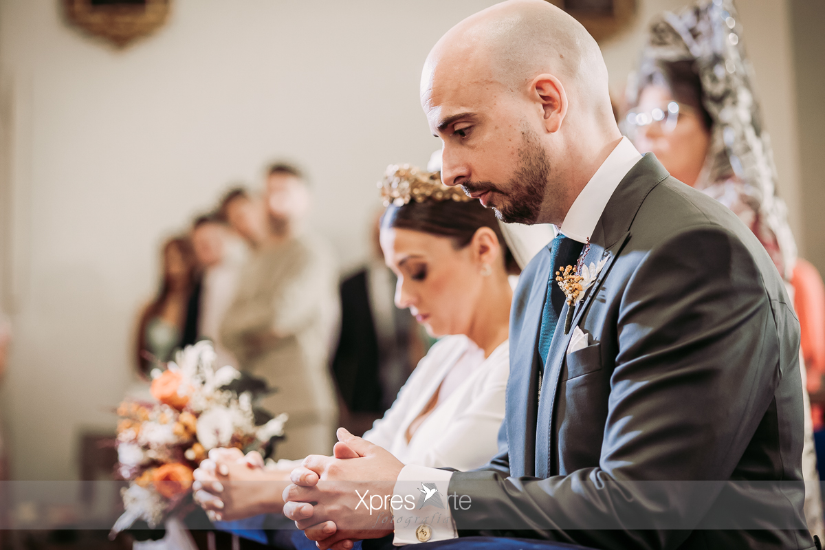 novios emocionados
