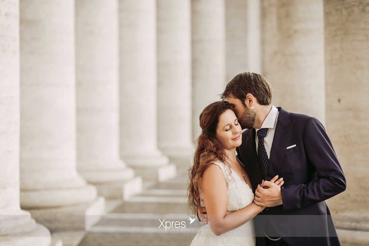 Fotos recién casados paseando por el vaticano de Roma